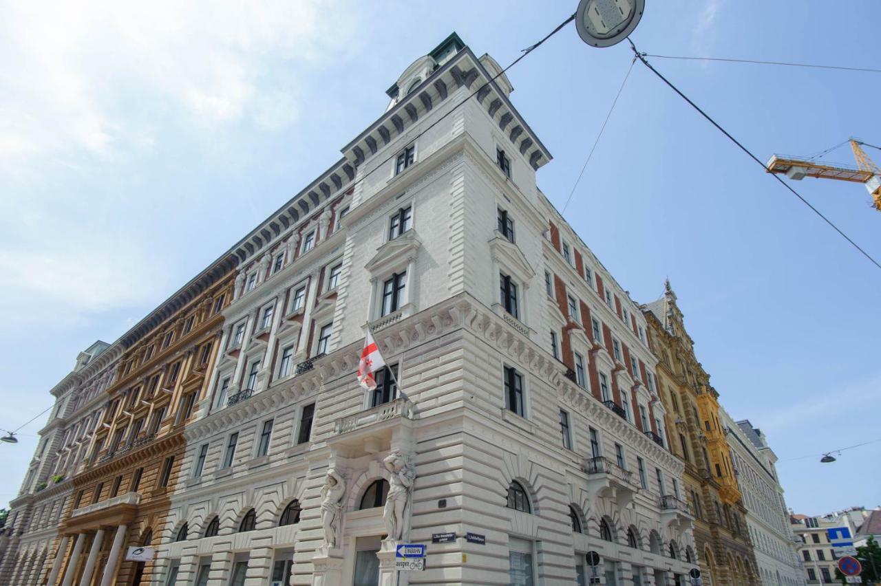 Living - Rathaus * Wenen